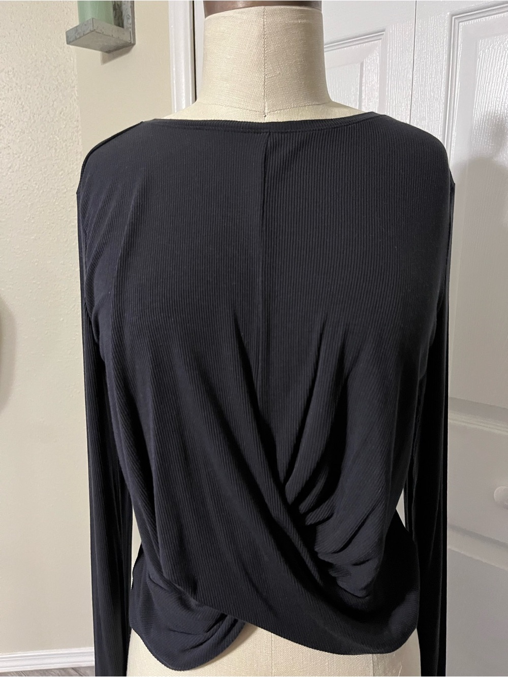 All in Motion Black Long-Sleeve Twist-Back Women's shirt